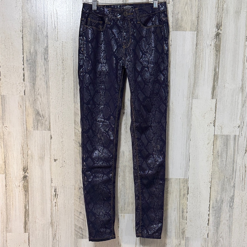 Snakeskin Textured Navy Skinny Pants